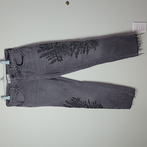 🎁 We the Free Embroidered high rise distressed hem jeans - Picture 1 of 8